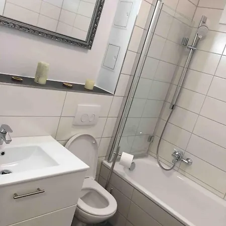 Moebliertes Langezeit Auf Der Holzhalbinsel - Lage Apartmán *